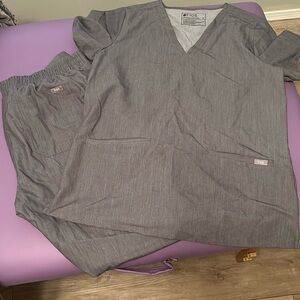 Figs Scrub Set Medium Top Large Bottoms